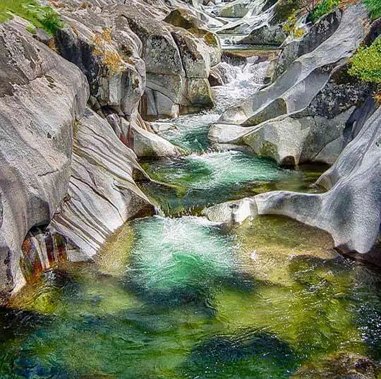 dog_inquieta_ruta_piscinas_natural_el_vao_los_pilones